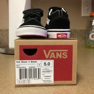 Old Skool V Black Vans